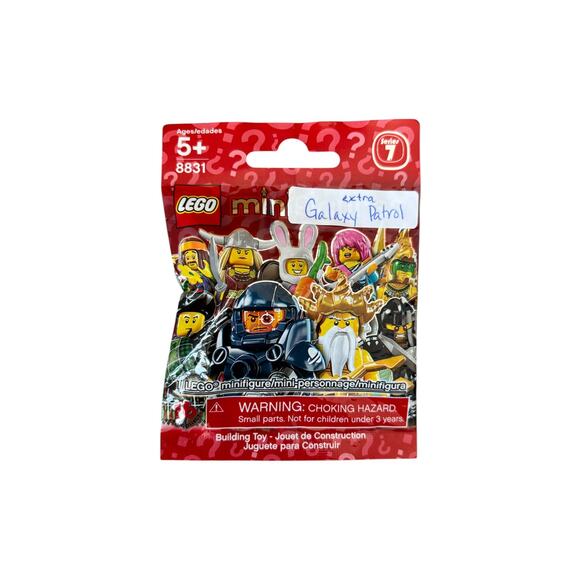 LEGO Series 7 Galaxy Patrol - FACTORY SEALED - Retired 2012 - Picture 2 of 3